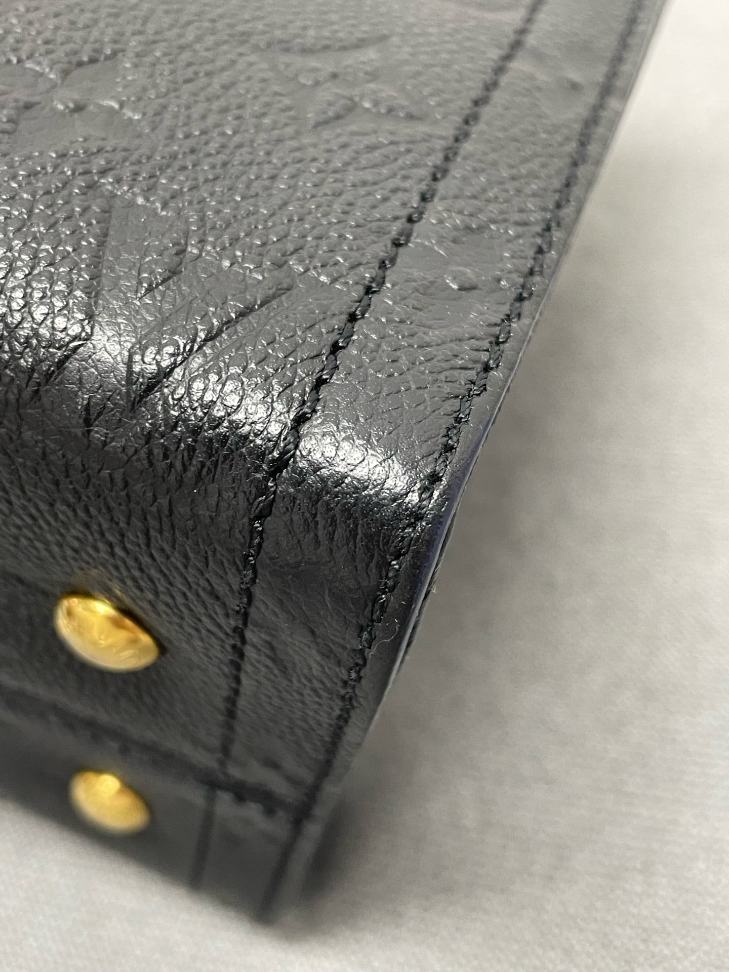 Louis Vuitton - Other - Leather - Black - (medium)