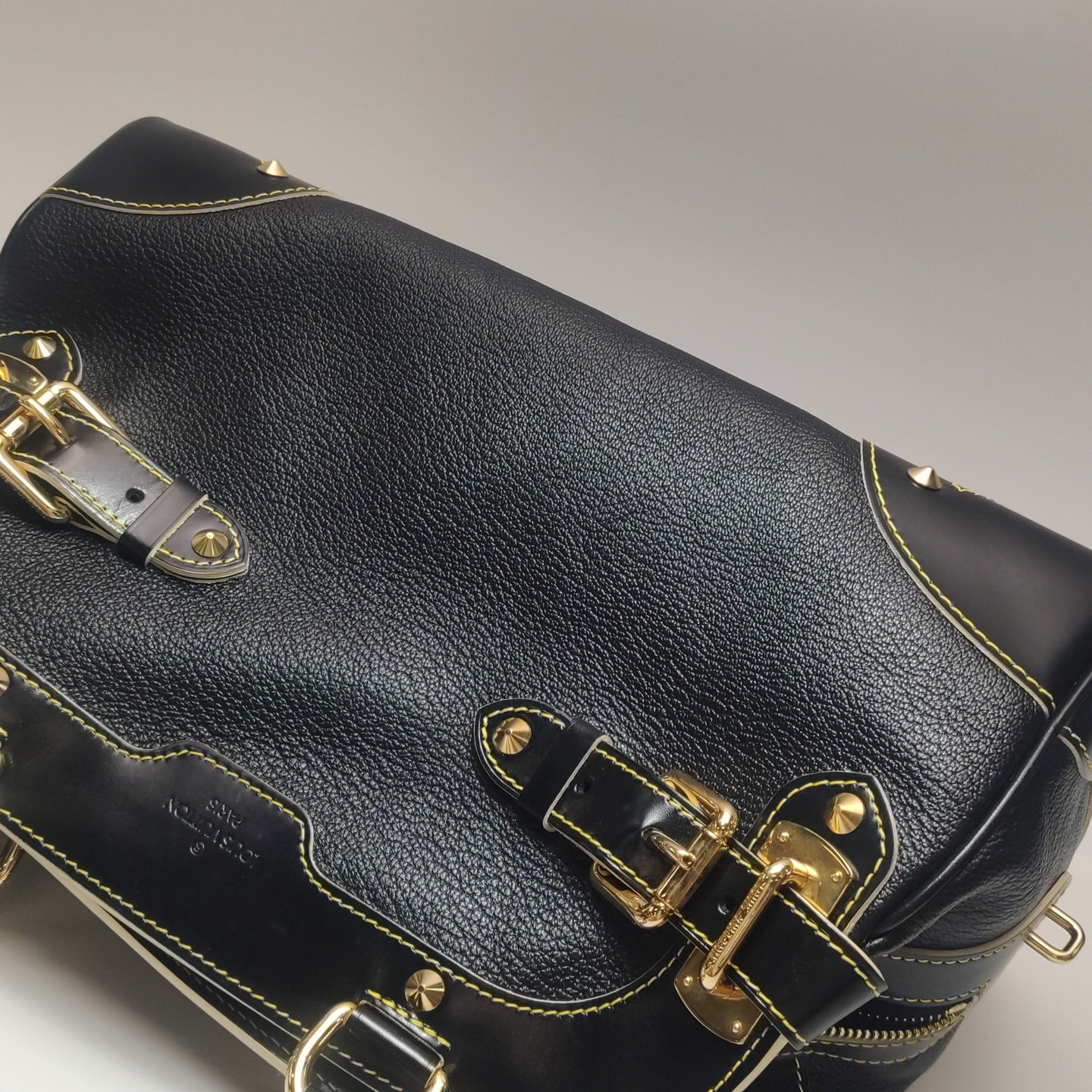 Louis Vuitton - Other - Leather - Black - (medium)