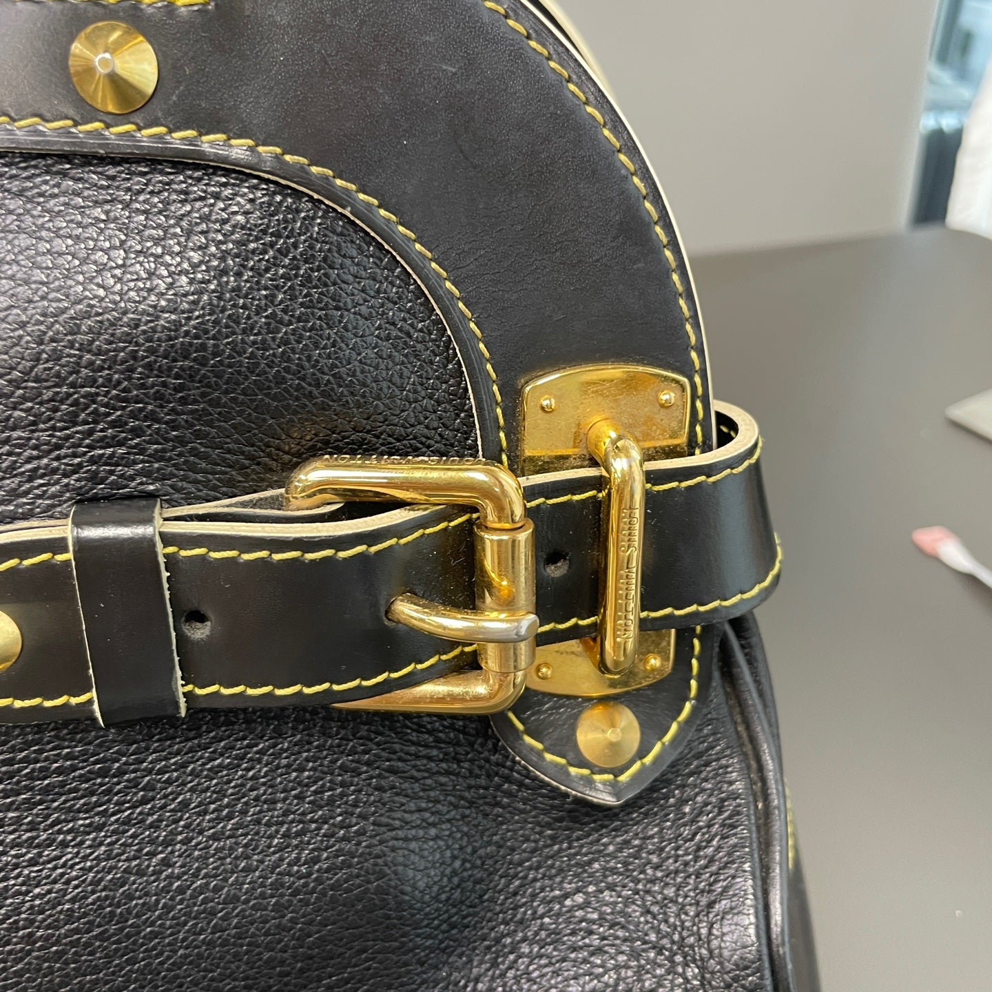 Louis Vuitton - Other - Leather - Black - (medium)