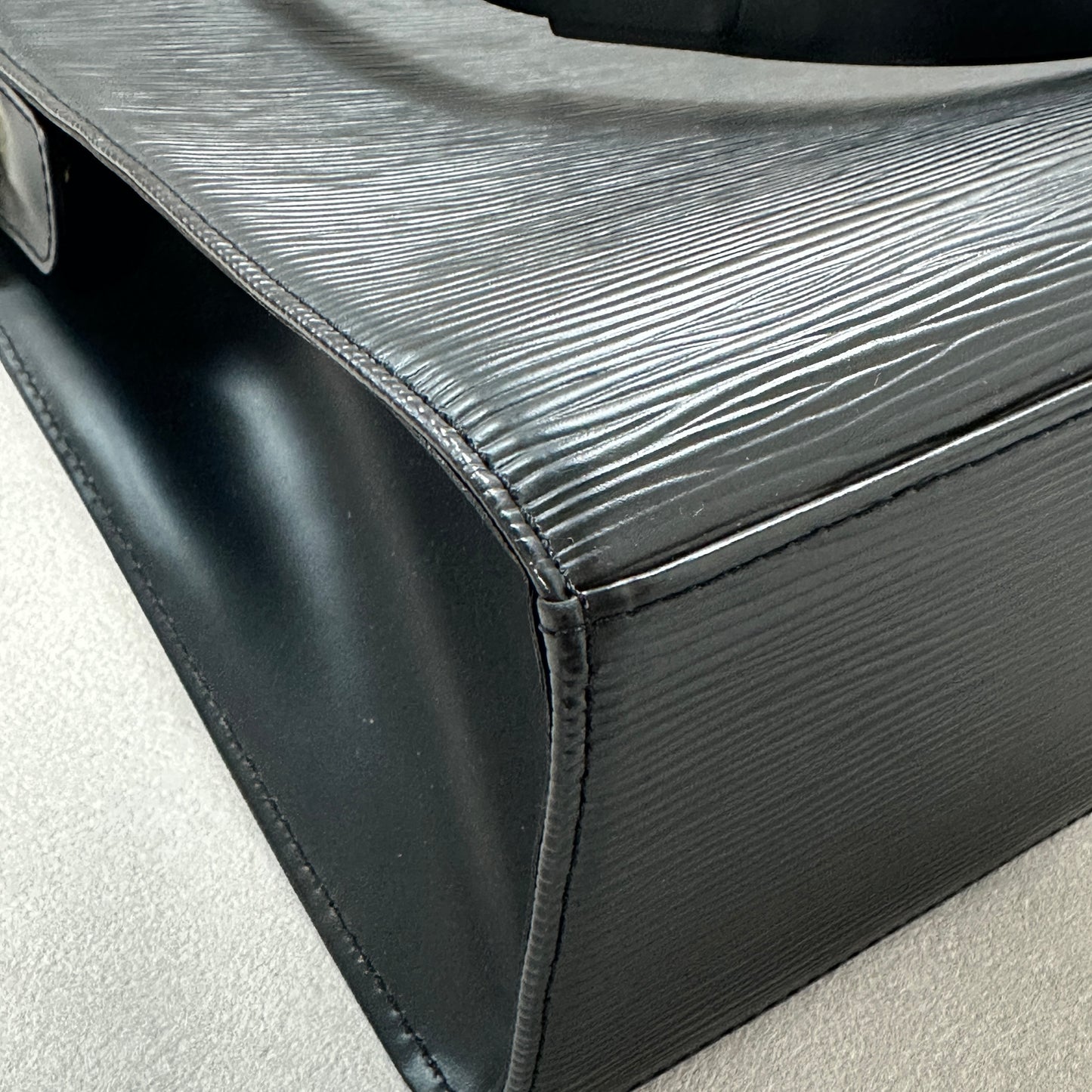 Louis Vuitton - Other - Leather - Black - (medium)
