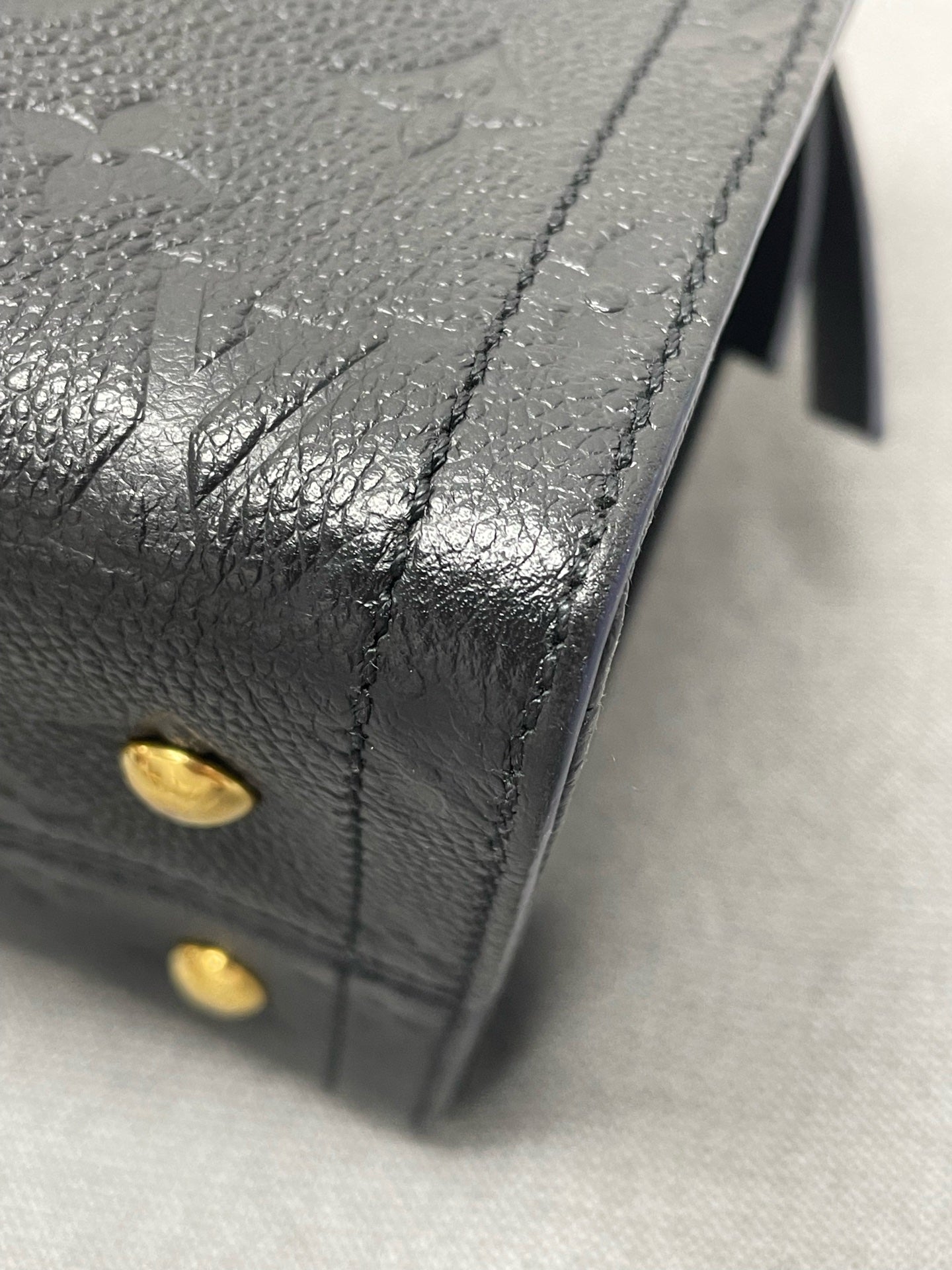 Louis Vuitton - Other - Leather - Black - (medium)