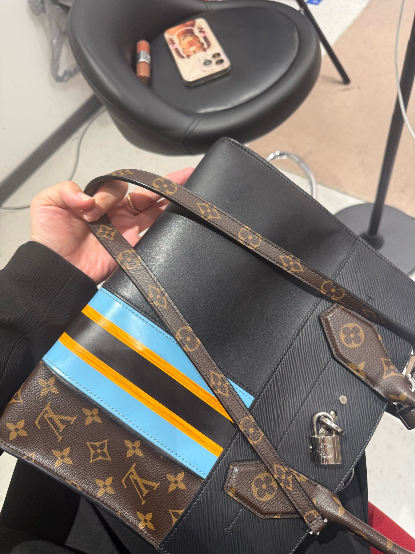 Louis Vuitton - Other - Leather - Black - (medium)