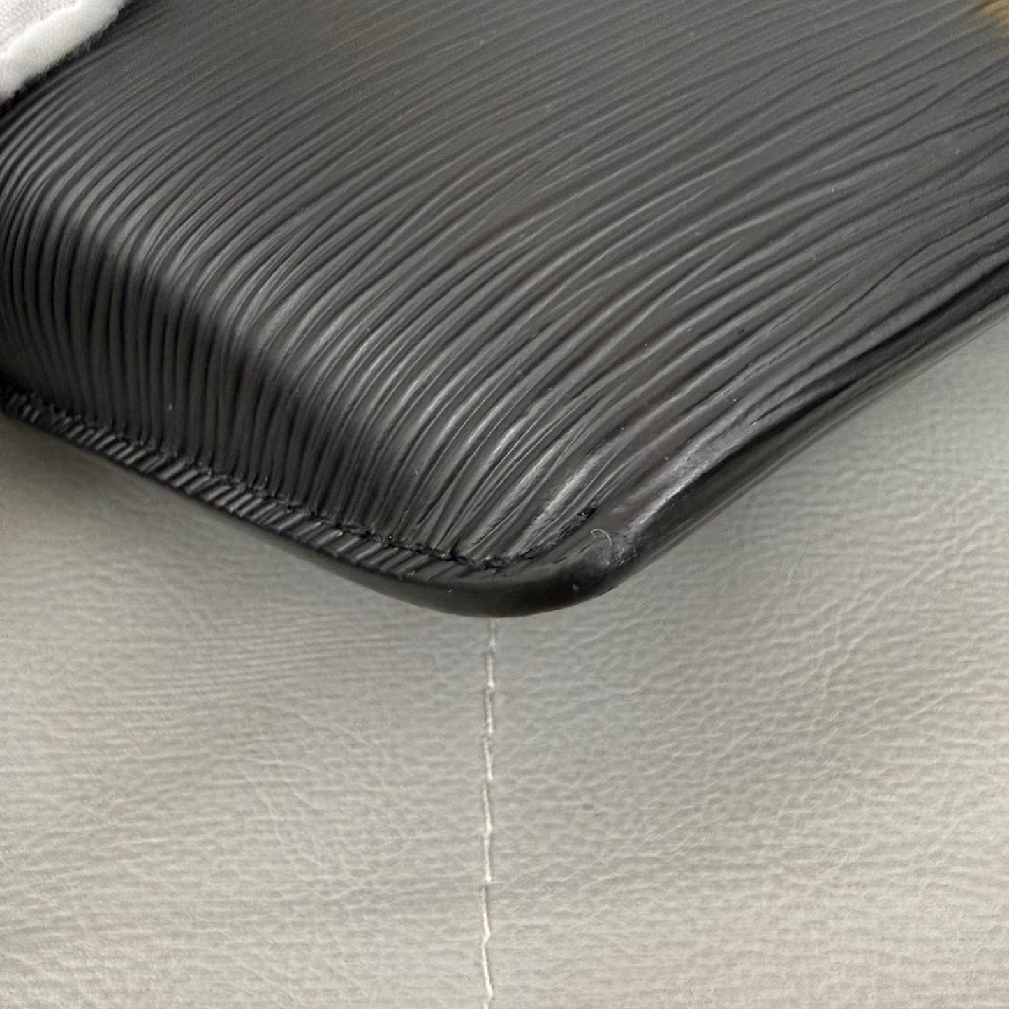 Louis Vuitton - Other - Leather - Black - (mini)