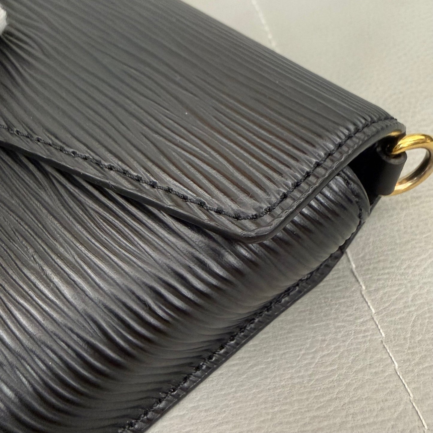 Louis Vuitton - Other - Leather - Black - (mini)