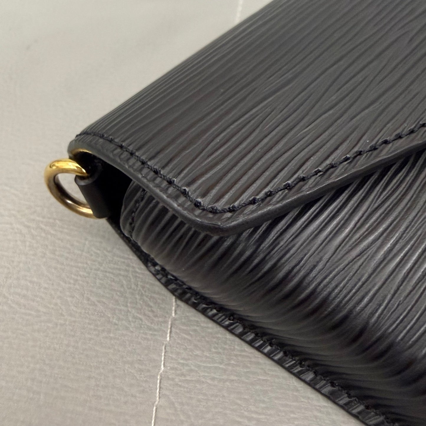 Louis Vuitton - Other - Leather - Black - (mini)