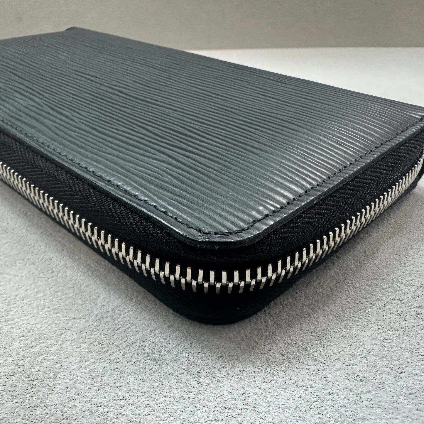 Louis Vuitton - Other - Leather - Black - (Other)