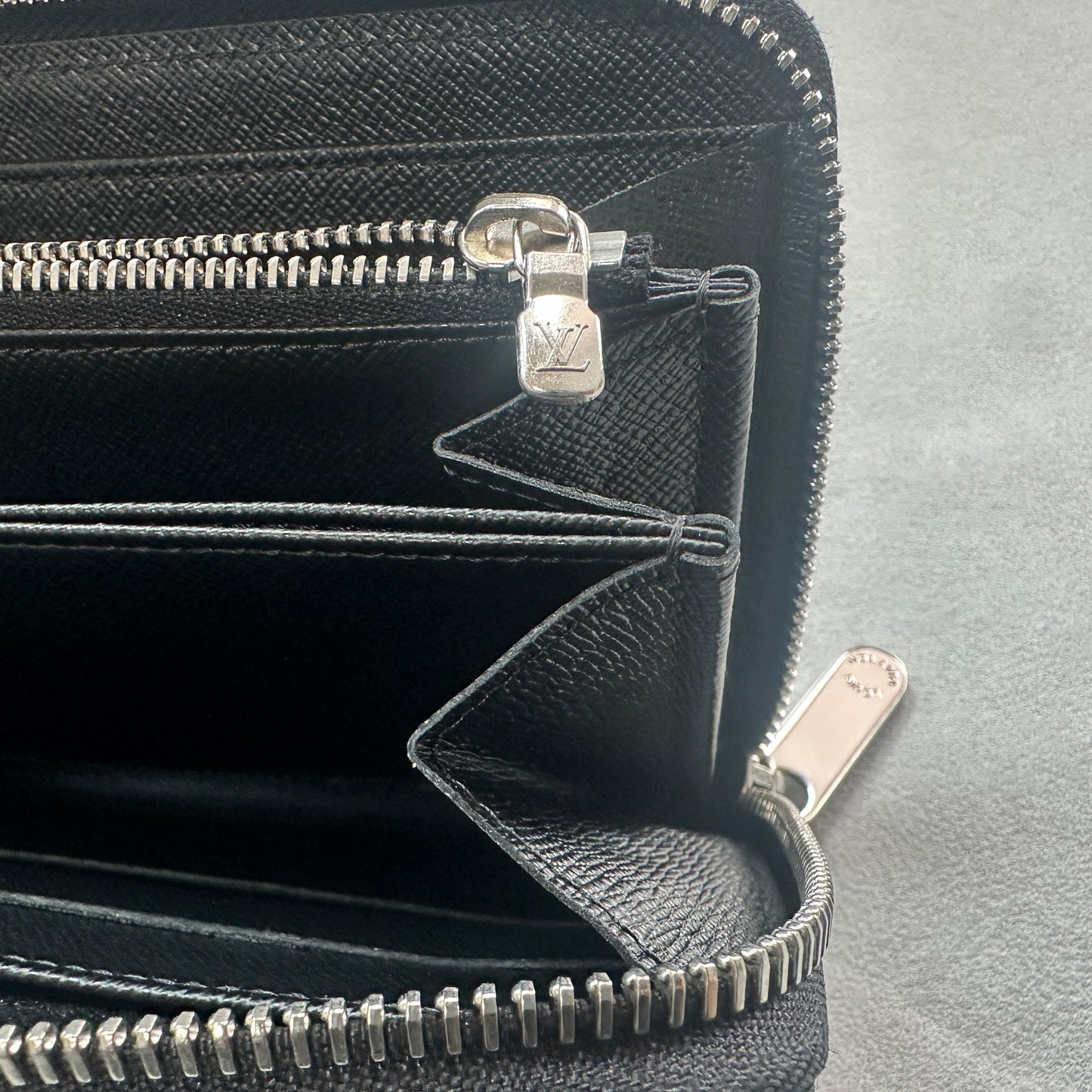 Louis Vuitton - Other - Leather - Black - (Other)