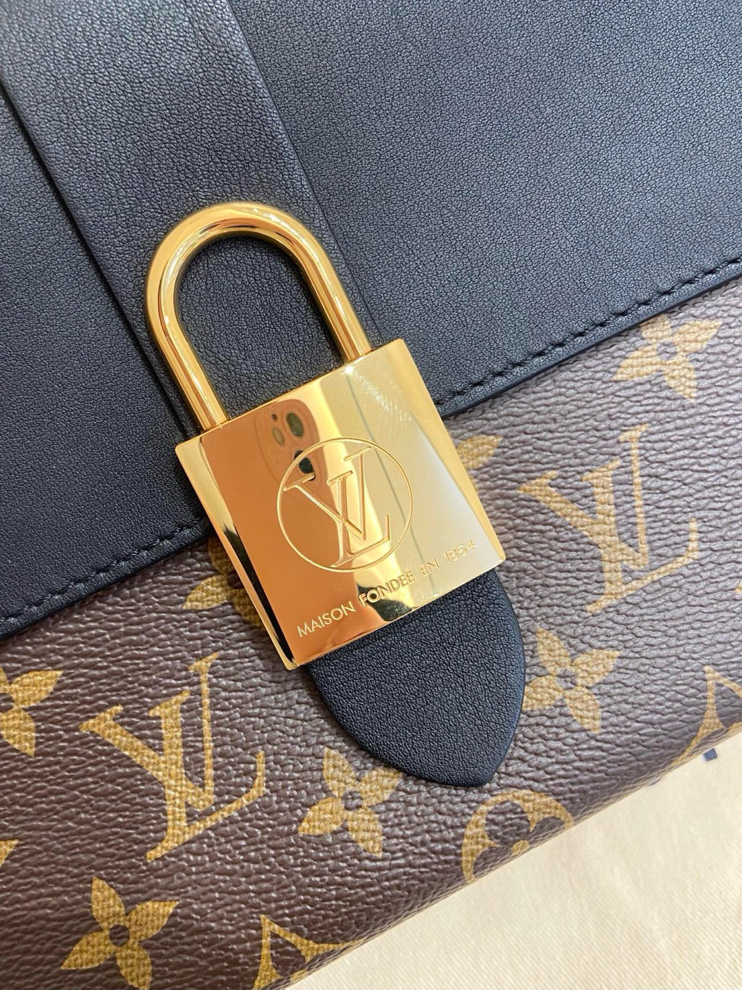 Louis Vuitton - Other - Leather - Black - (small)