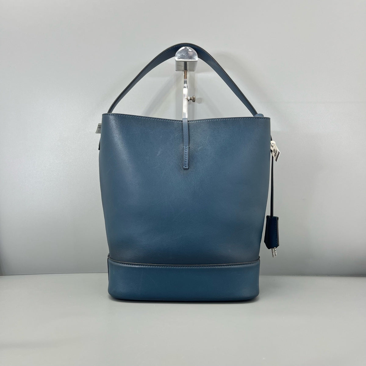 Louis Vuitton - Other - Leather - Blue - (Medium)