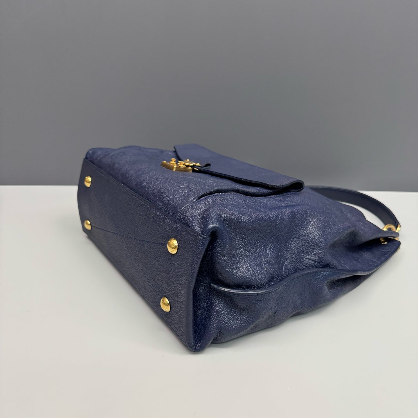 Louis Vuitton - Other - Leather - Blue - (medium)