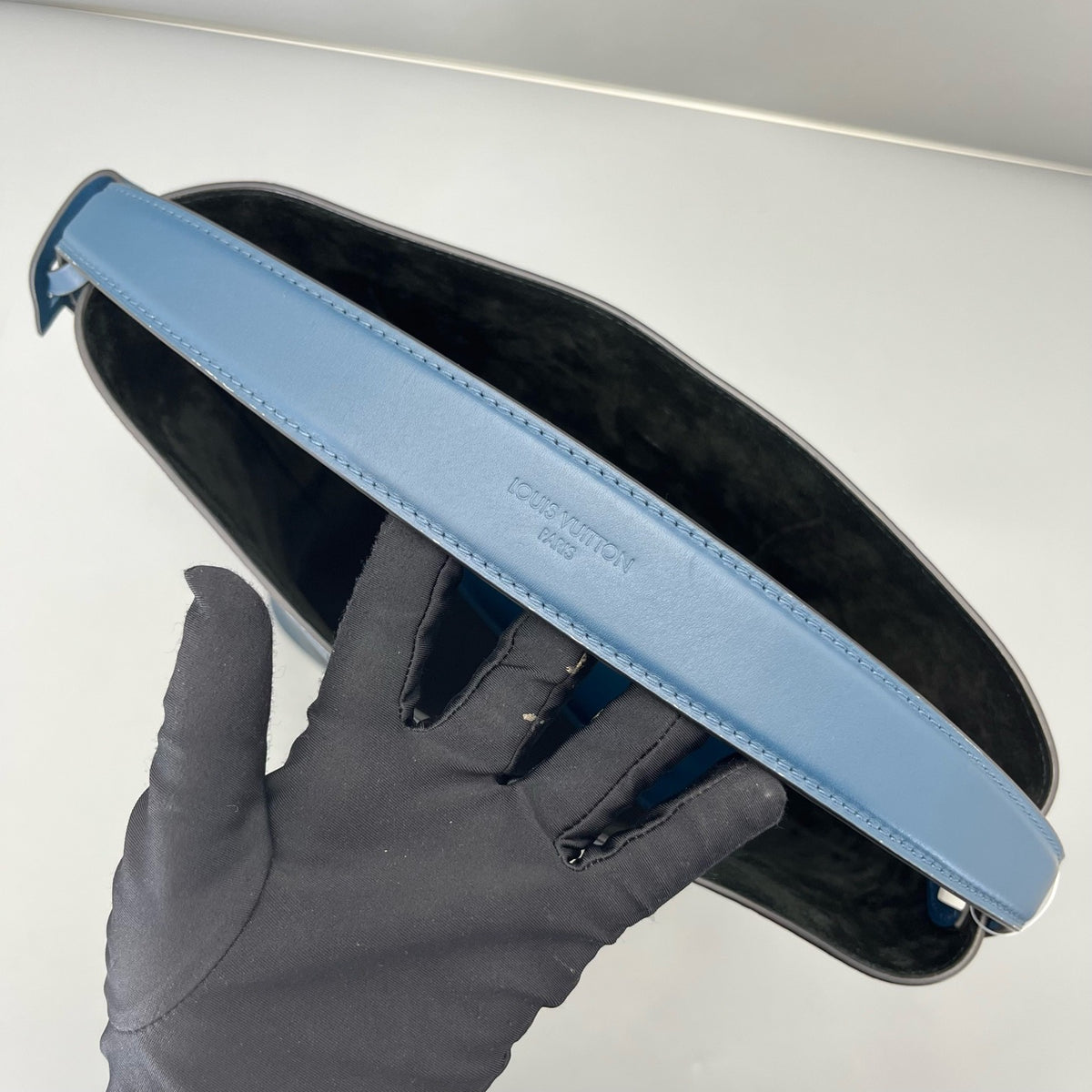Louis Vuitton - Other - Leather - Blue - (Medium)