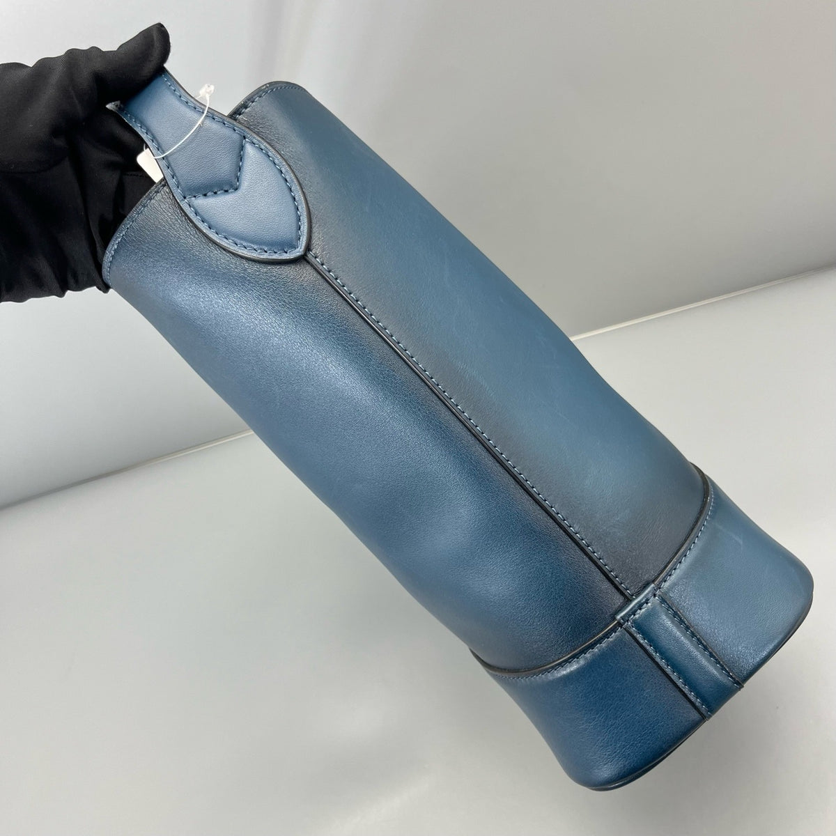 Louis Vuitton - Other - Leather - Blue - (Medium)