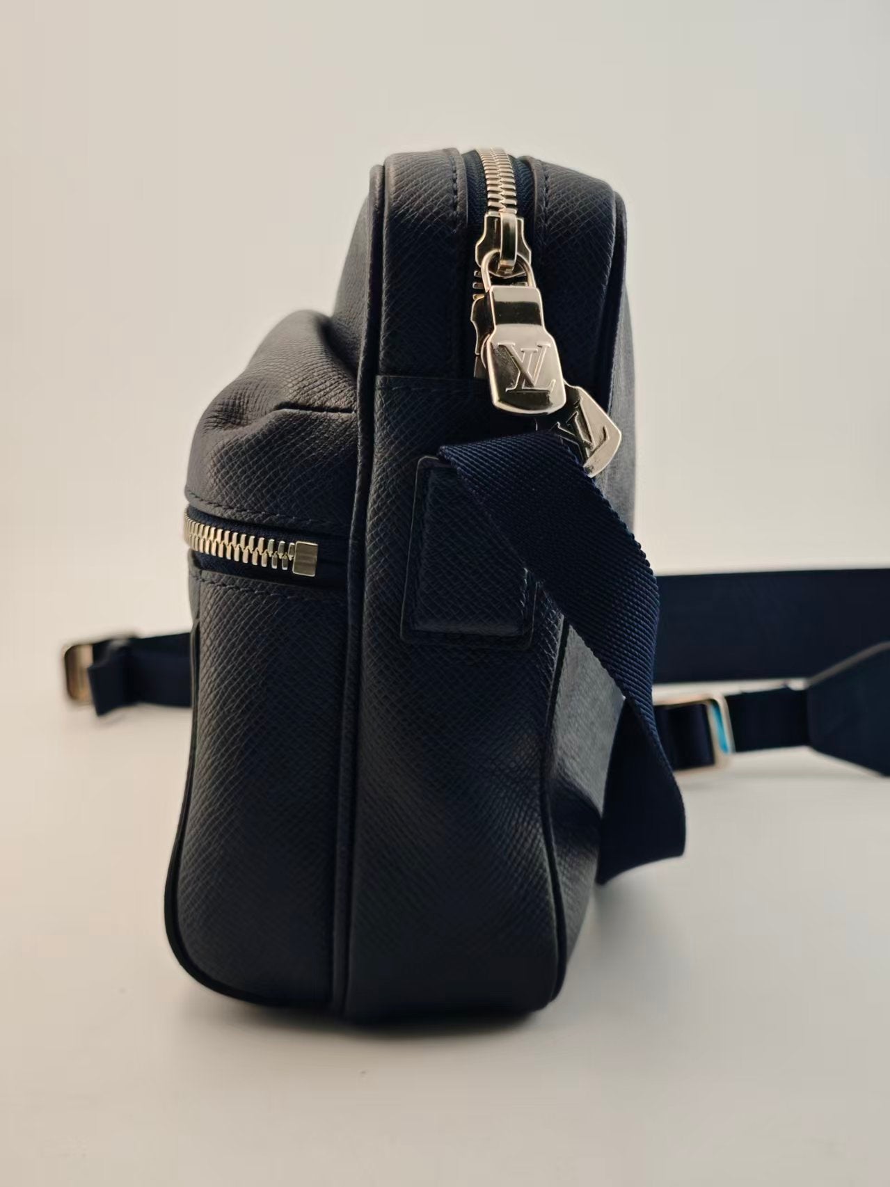 Louis Vuitton - Other - Leather - Blue - (medium)