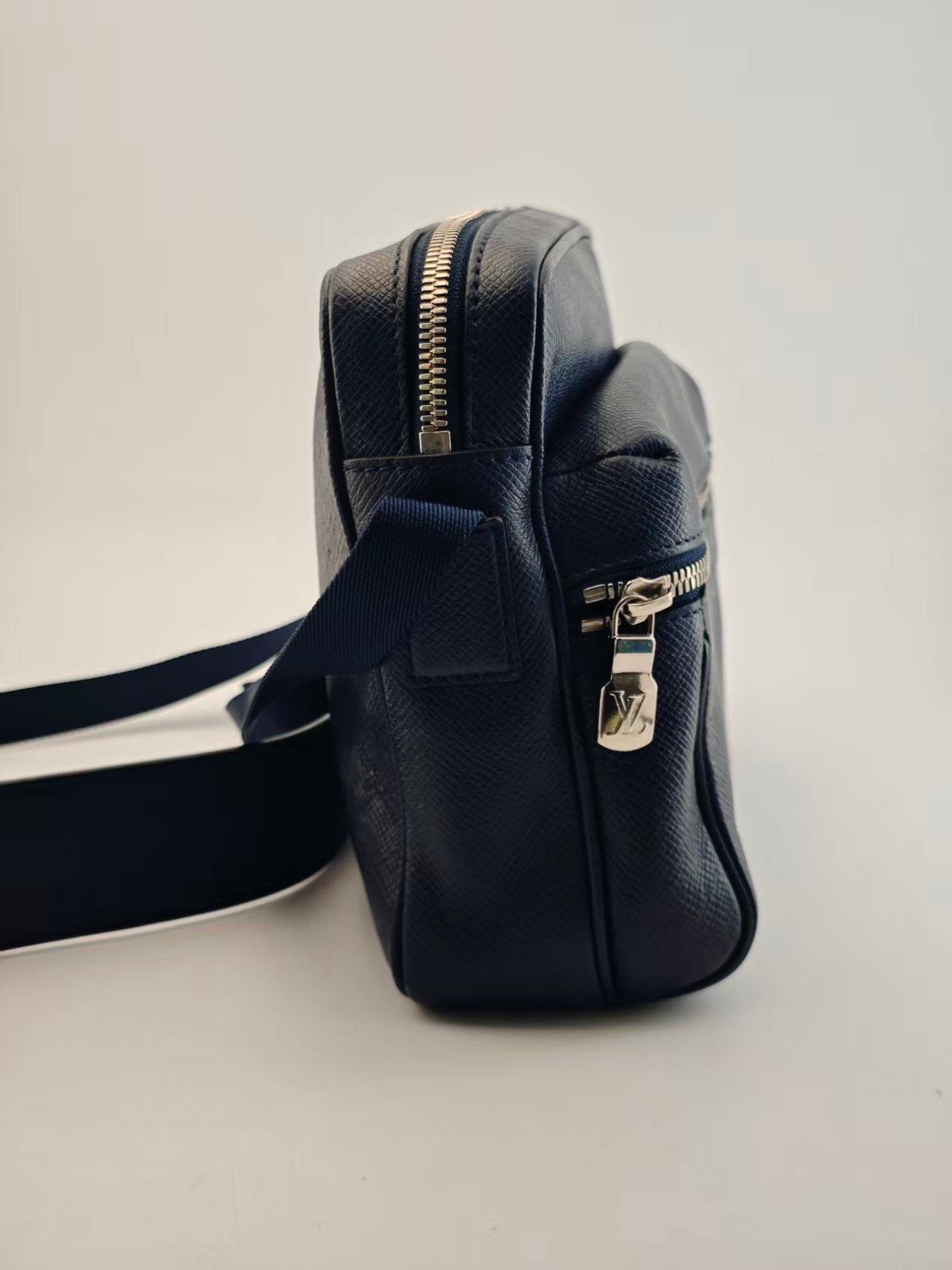 Louis Vuitton - Other - Leather - Blue - (medium)