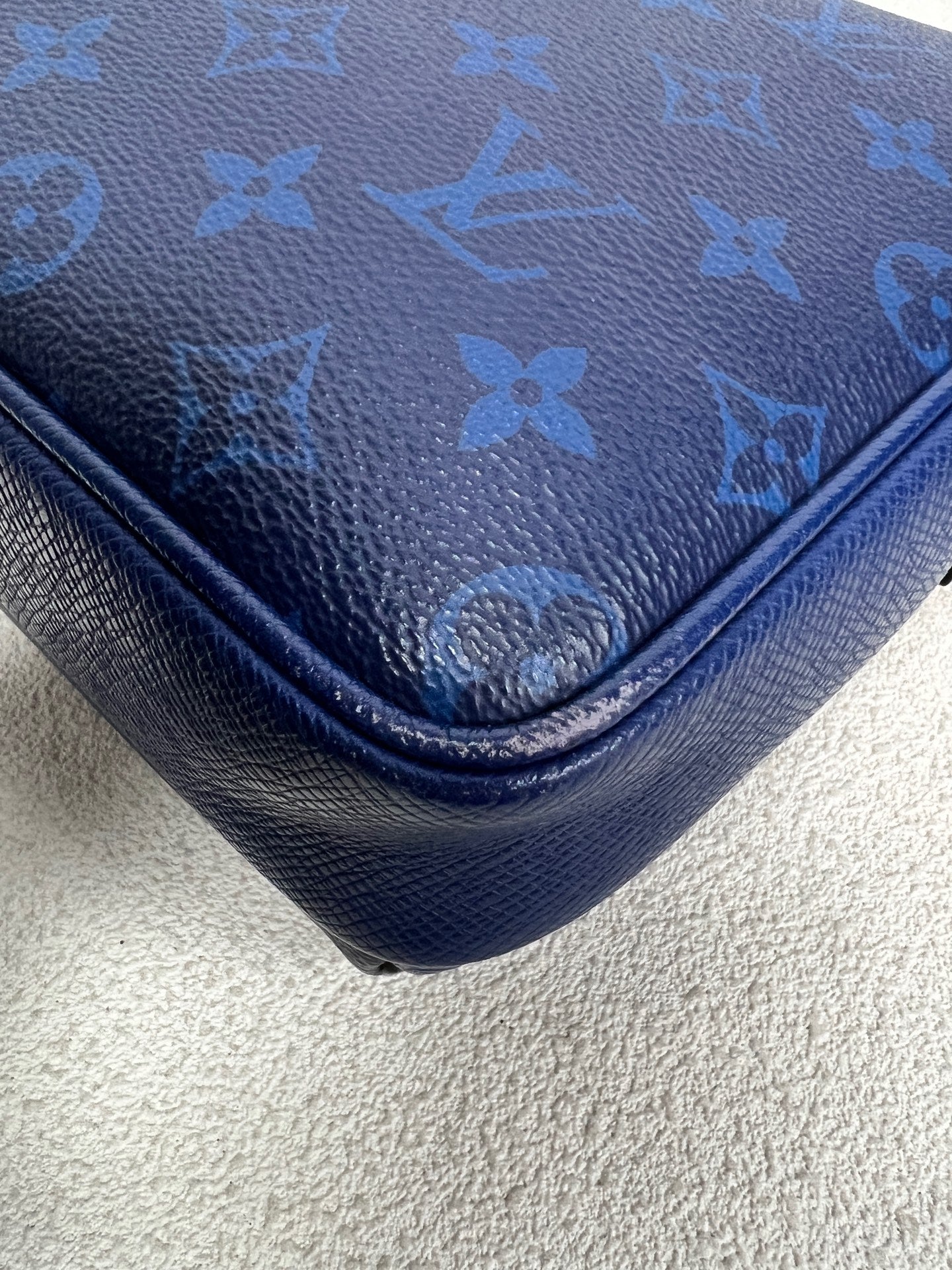 Louis Vuitton - Other - Leather - Blue - (medium)