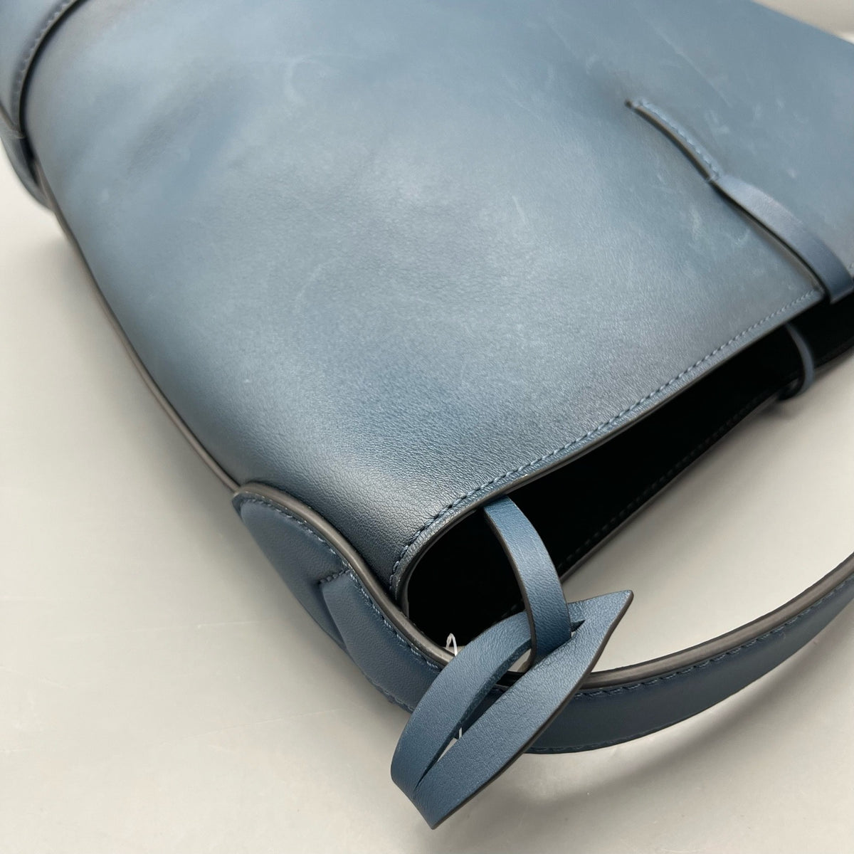 Louis Vuitton - Other - Leather - Blue - (Medium)