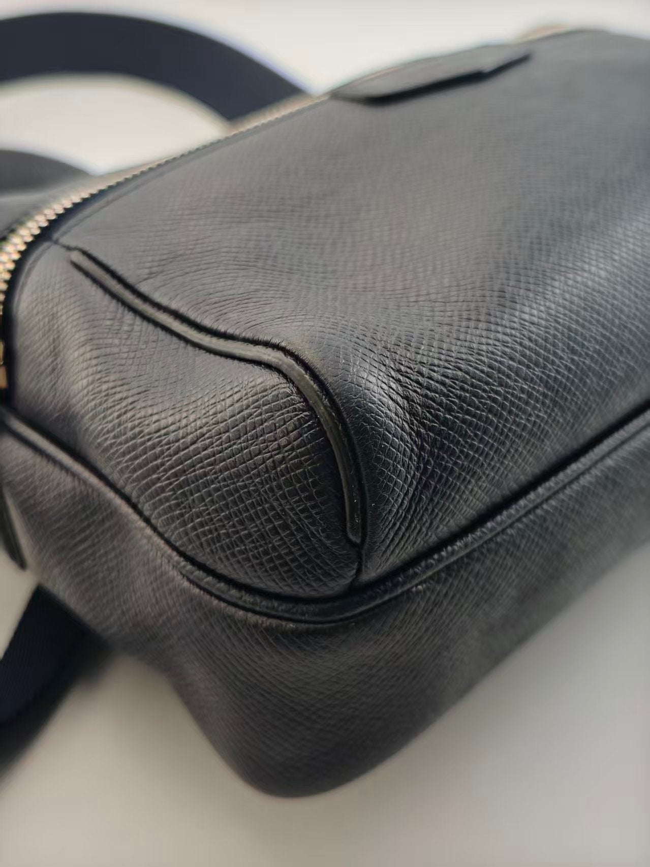 Louis Vuitton - Other - Leather - Blue - (medium)