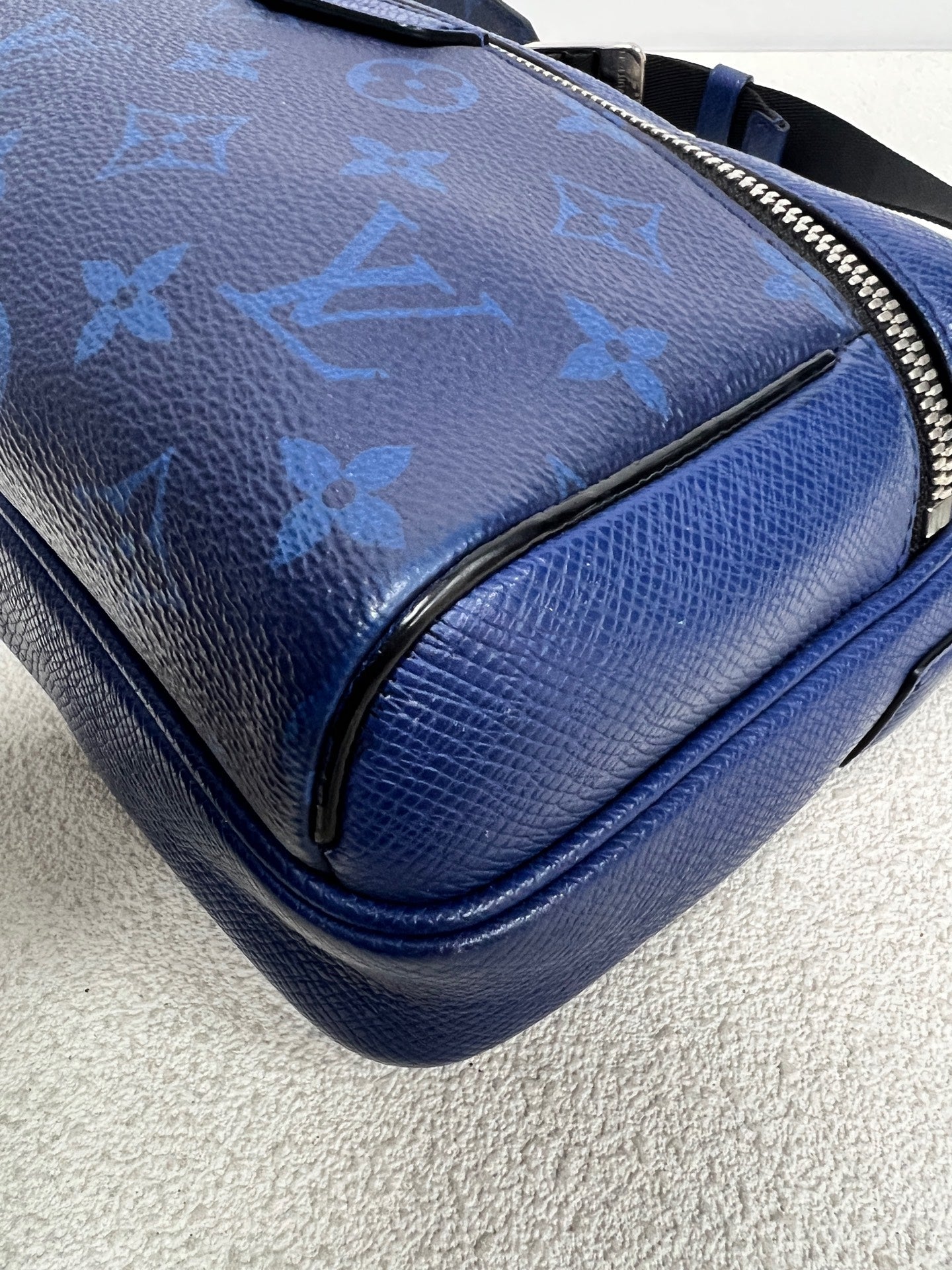 Louis Vuitton - Other - Leather - Blue - (medium)