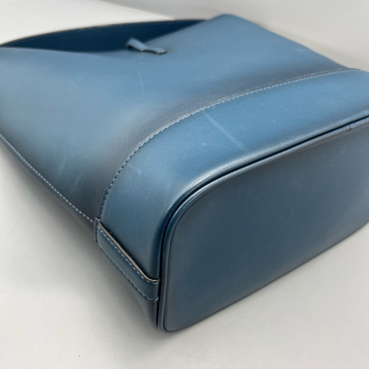 Louis Vuitton - Other - Leather - Blue - (Medium)
