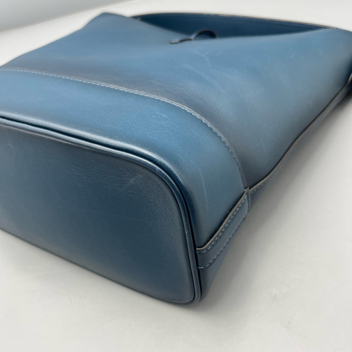 Louis Vuitton - Other - Leather - Blue - (Medium)