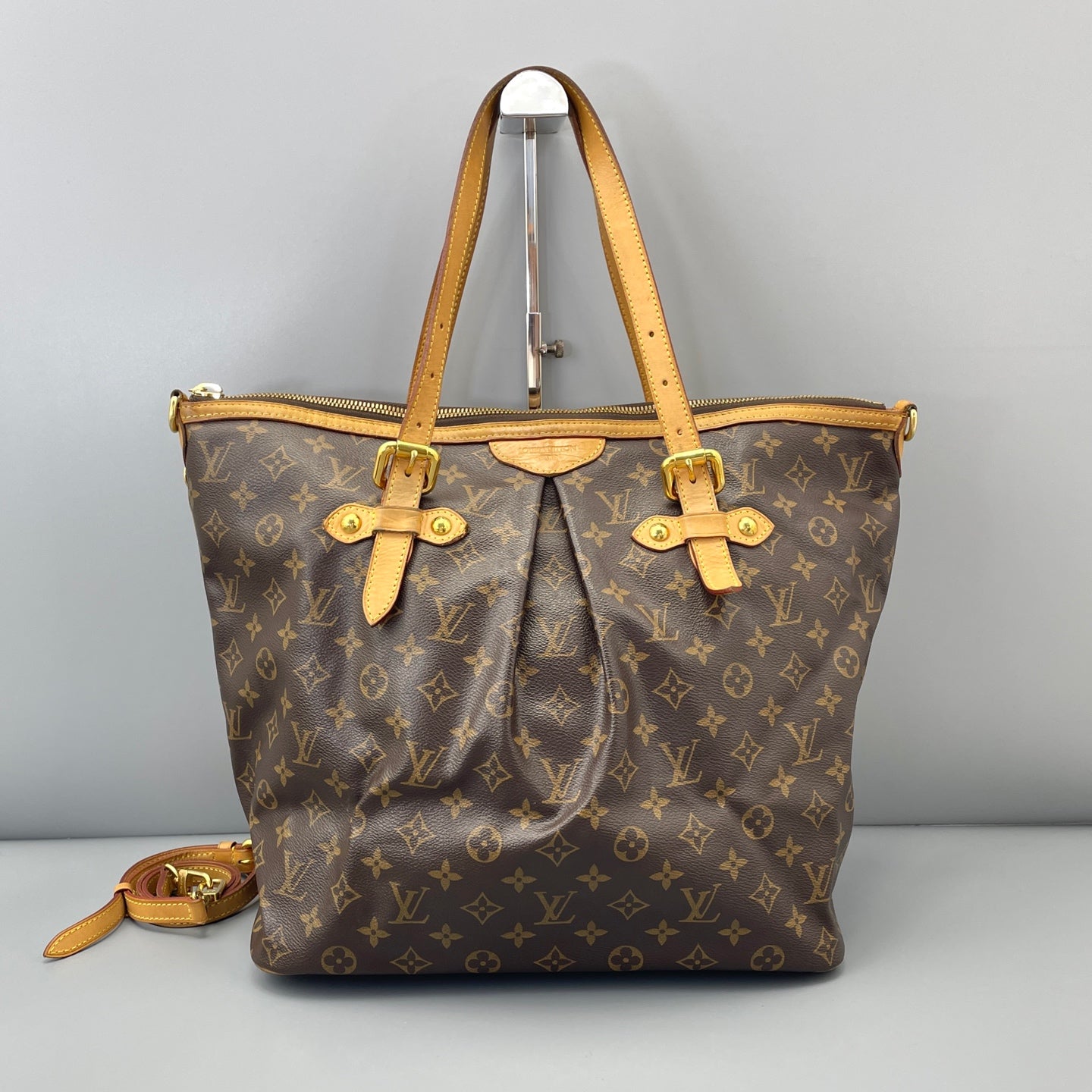 Louis Vuitton - Other - Leather - Brown - (large)