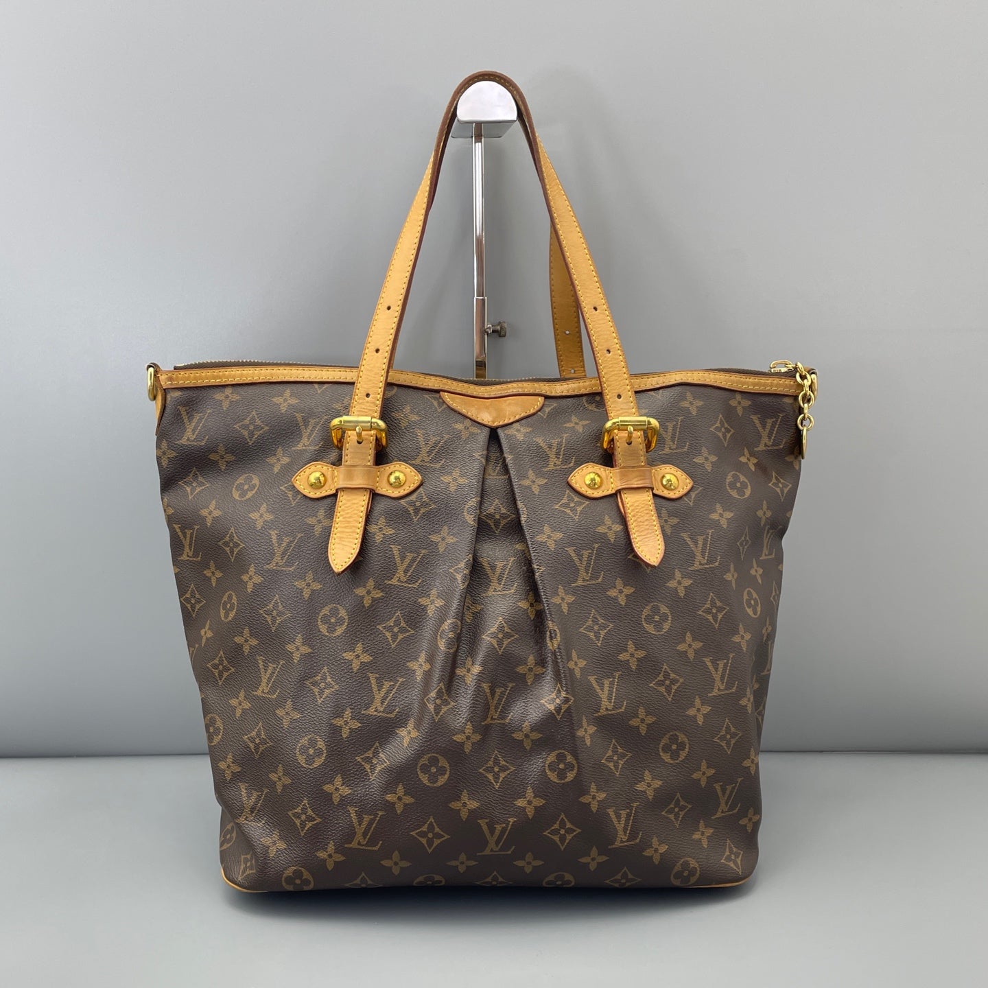 Louis Vuitton - Other - Leather - Brown - (large)