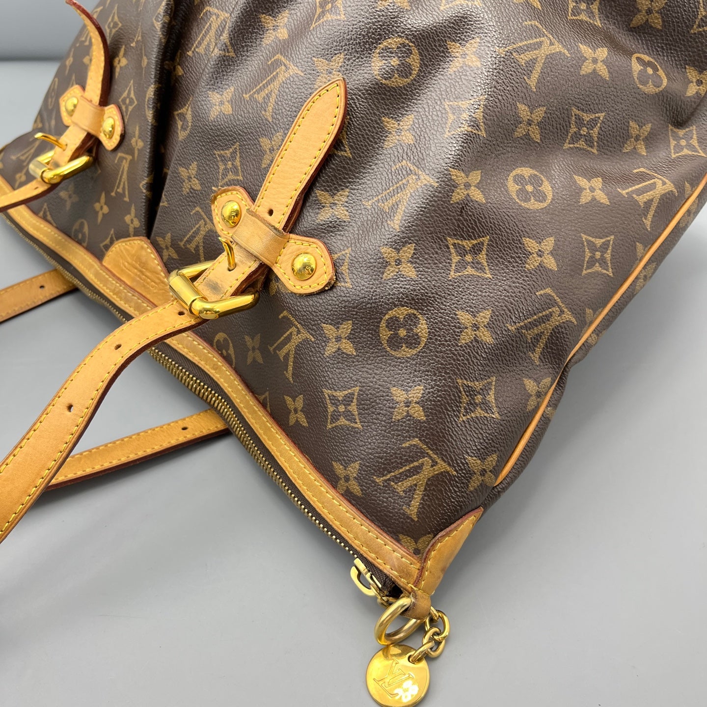 Louis Vuitton - Other - Leather - Brown - (large)