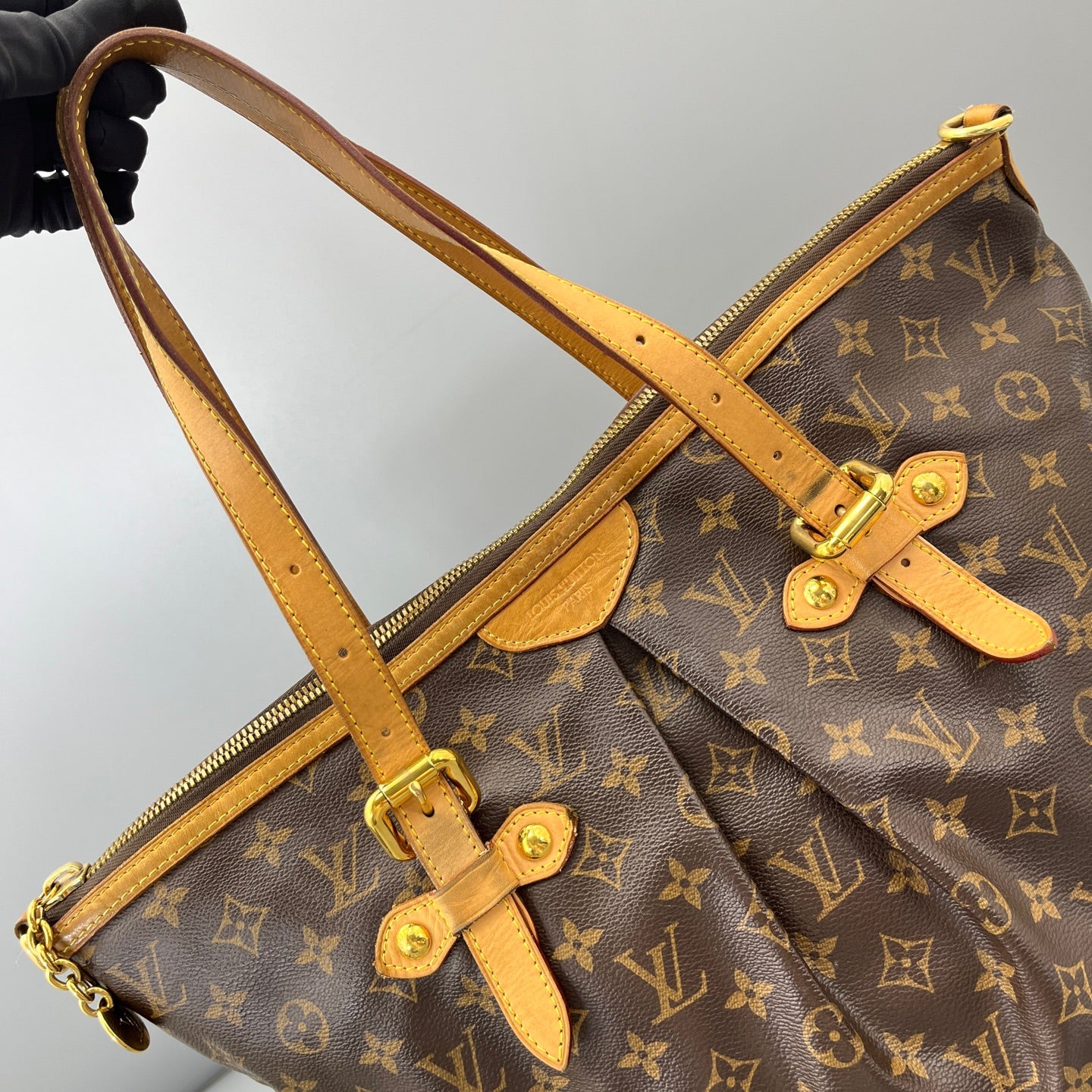Louis Vuitton - Other - Leather - Brown - (large)