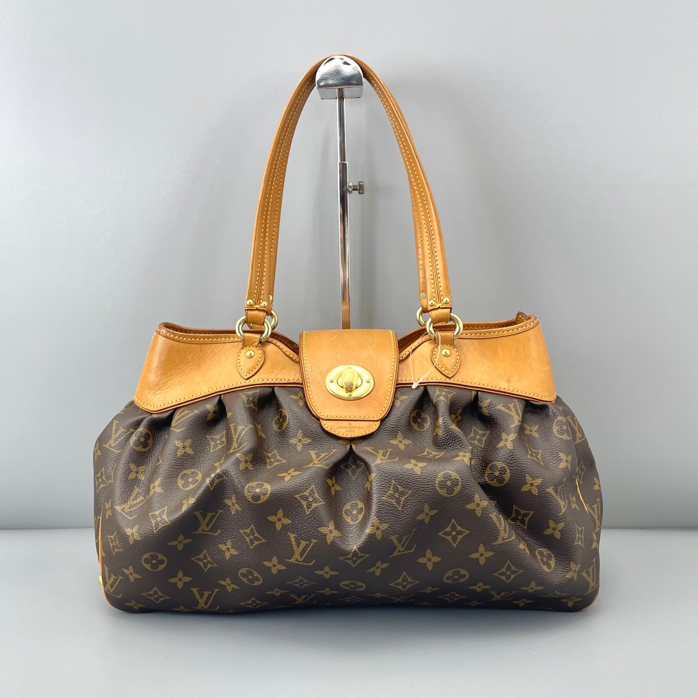 Louis Vuitton - Other - Leather - Brown - (medium)