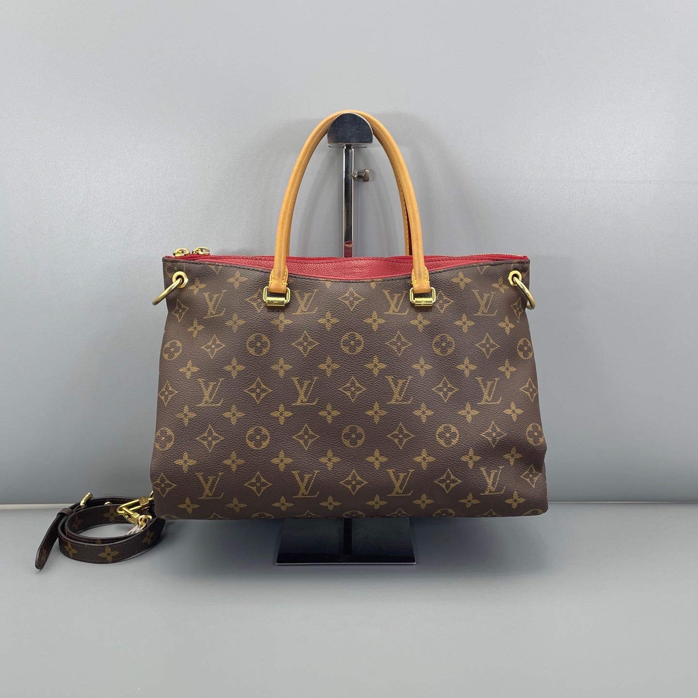 Louis Vuitton - Other - Leather - Brown - (medium)