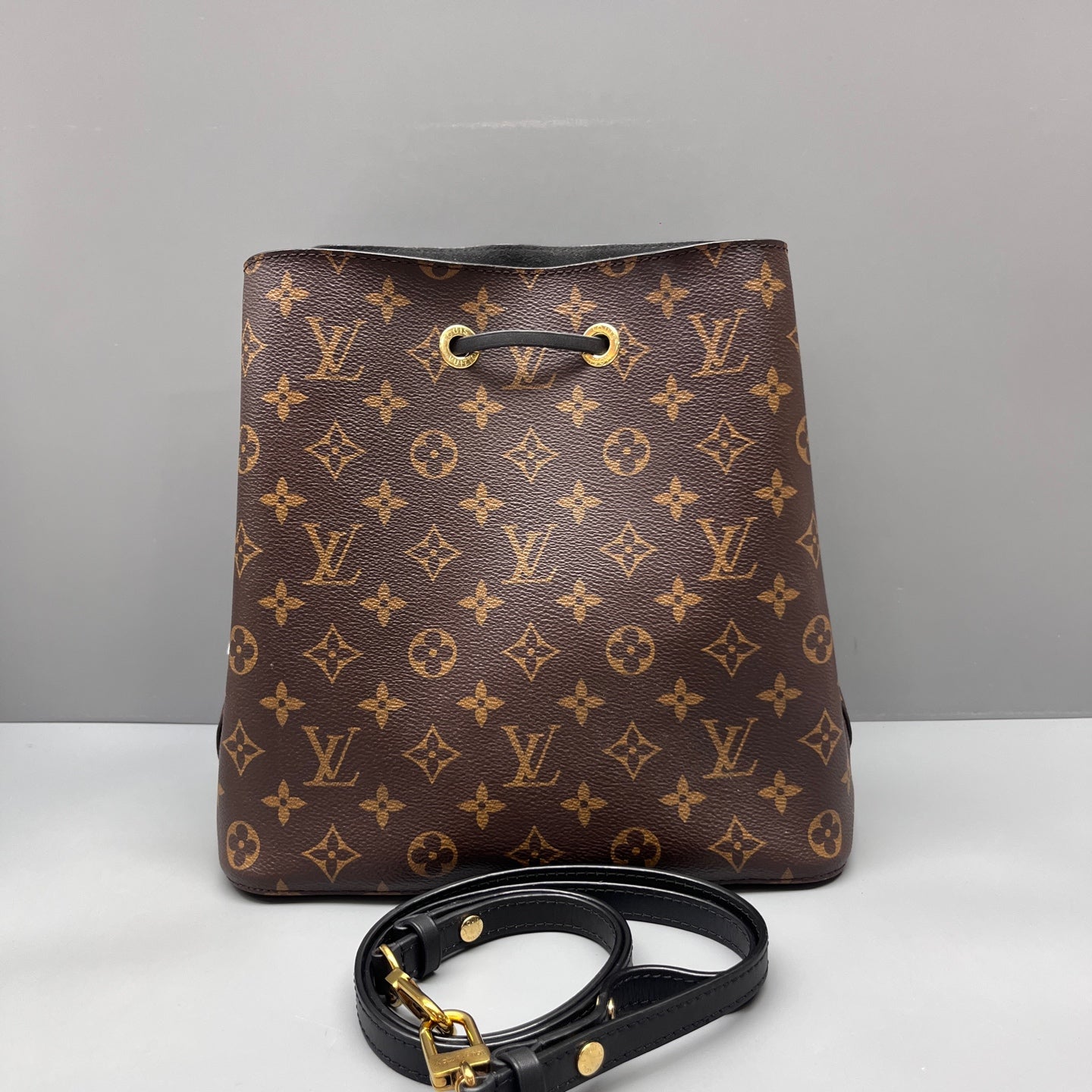Louis Vuitton - Other - Leather - Brown - (medium)