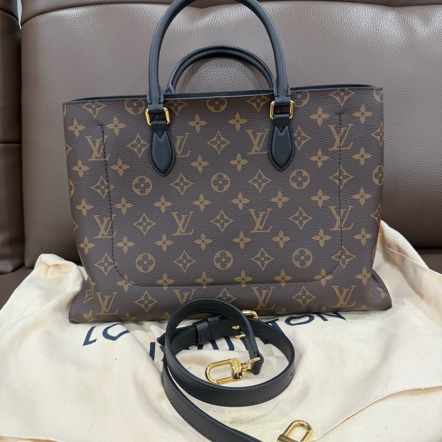 Louis Vuitton - Other - Leather - Brown - (medium)