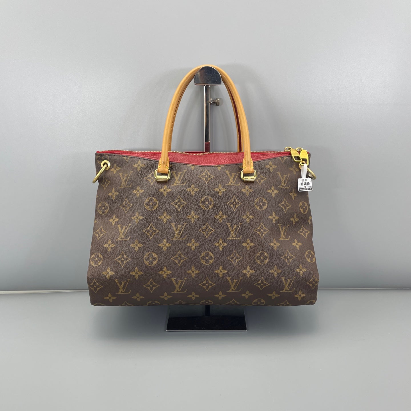 Louis Vuitton - Other - Leather - Brown - (medium)