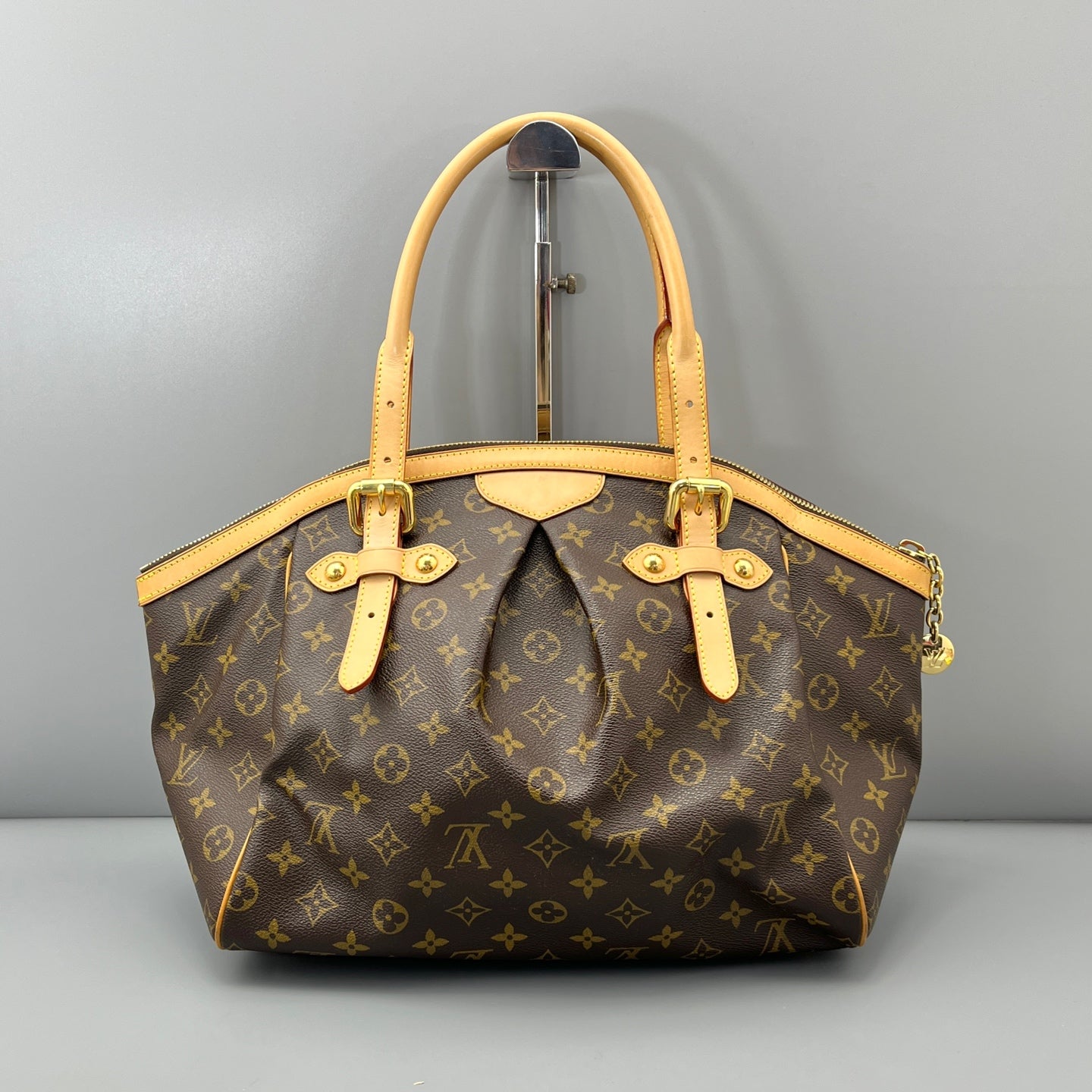 Louis Vuitton - Other - Leather - Brown - (medium)