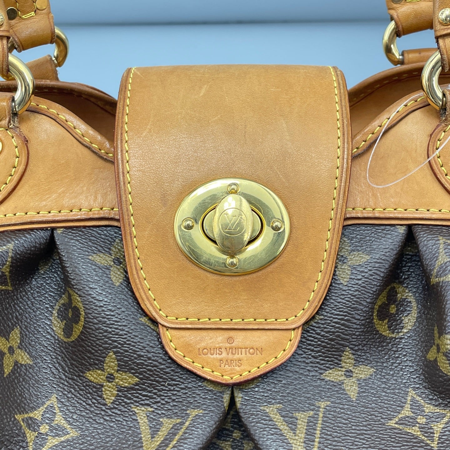 Louis Vuitton - Other - Leather - Brown - (medium)