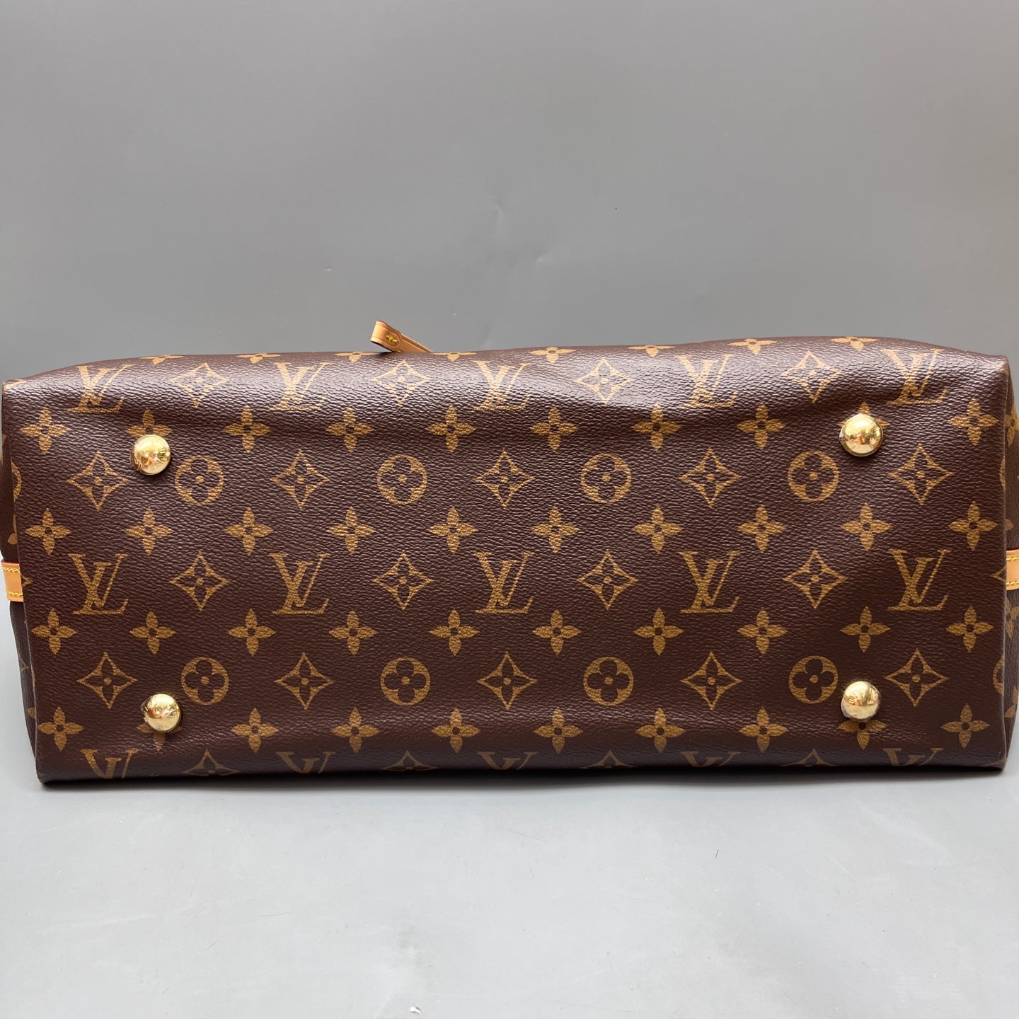 Louis Vuitton - Other - Leather - Brown - (medium)