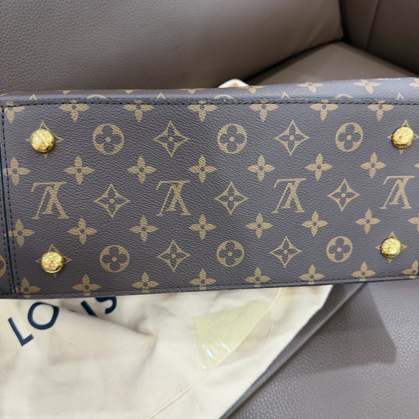 Louis Vuitton - Other - Leather - Brown - (medium)