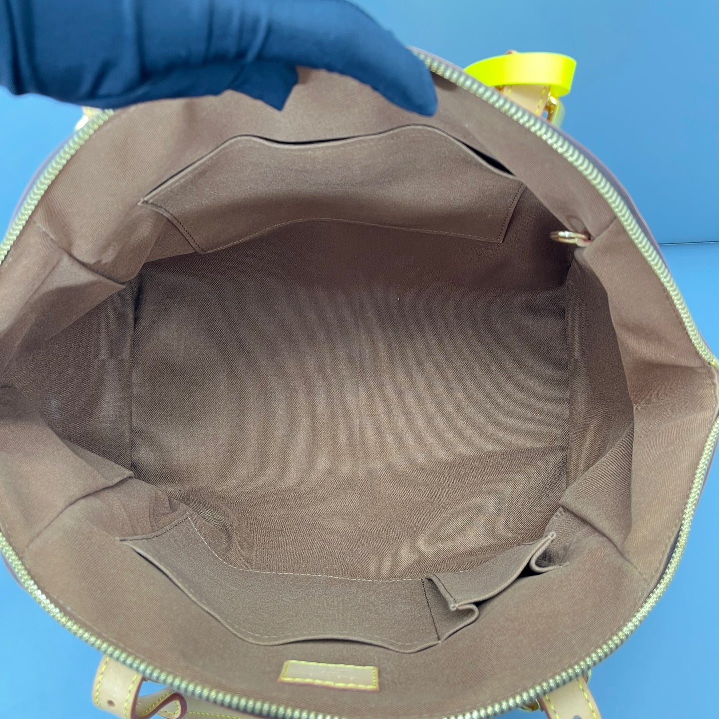 Louis Vuitton - Other - Leather - Brown - (medium)
