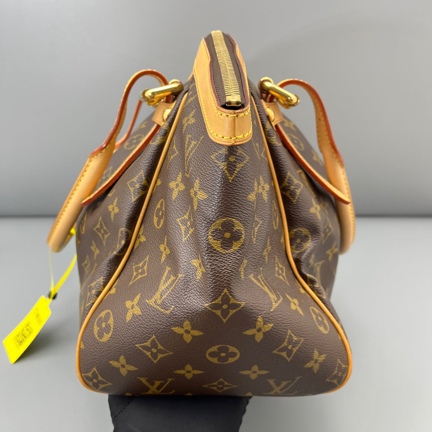 Louis Vuitton - Other - Leather - Brown - (medium)
