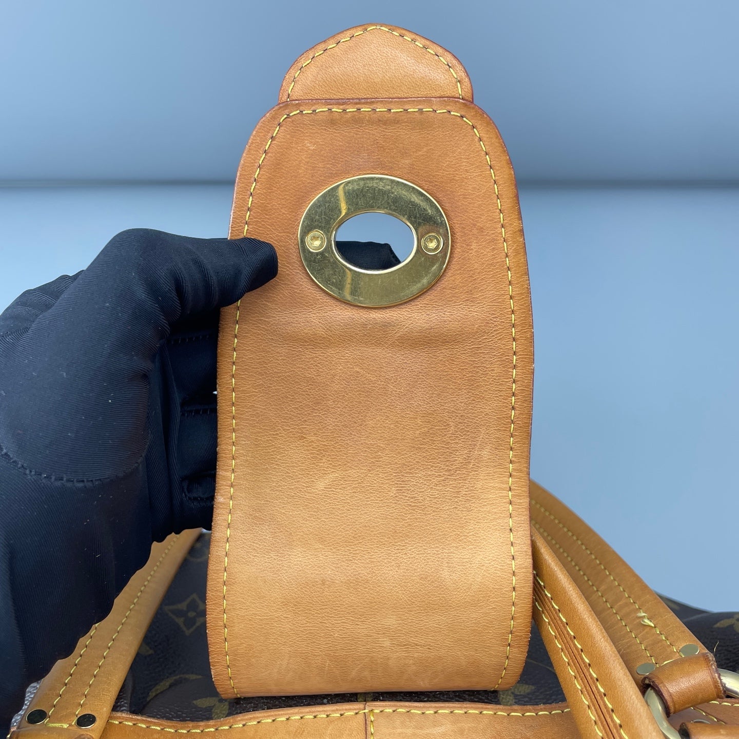 Louis Vuitton - Other - Leather - Brown - (medium)