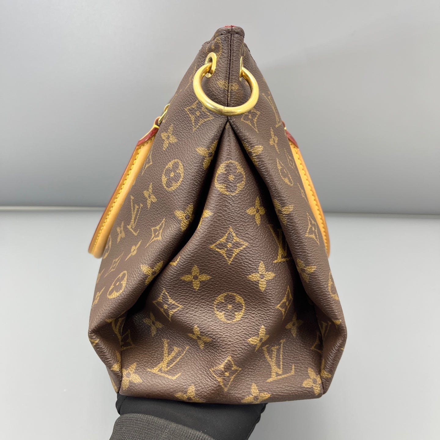 Louis Vuitton - Other - Leather - Brown - (medium)