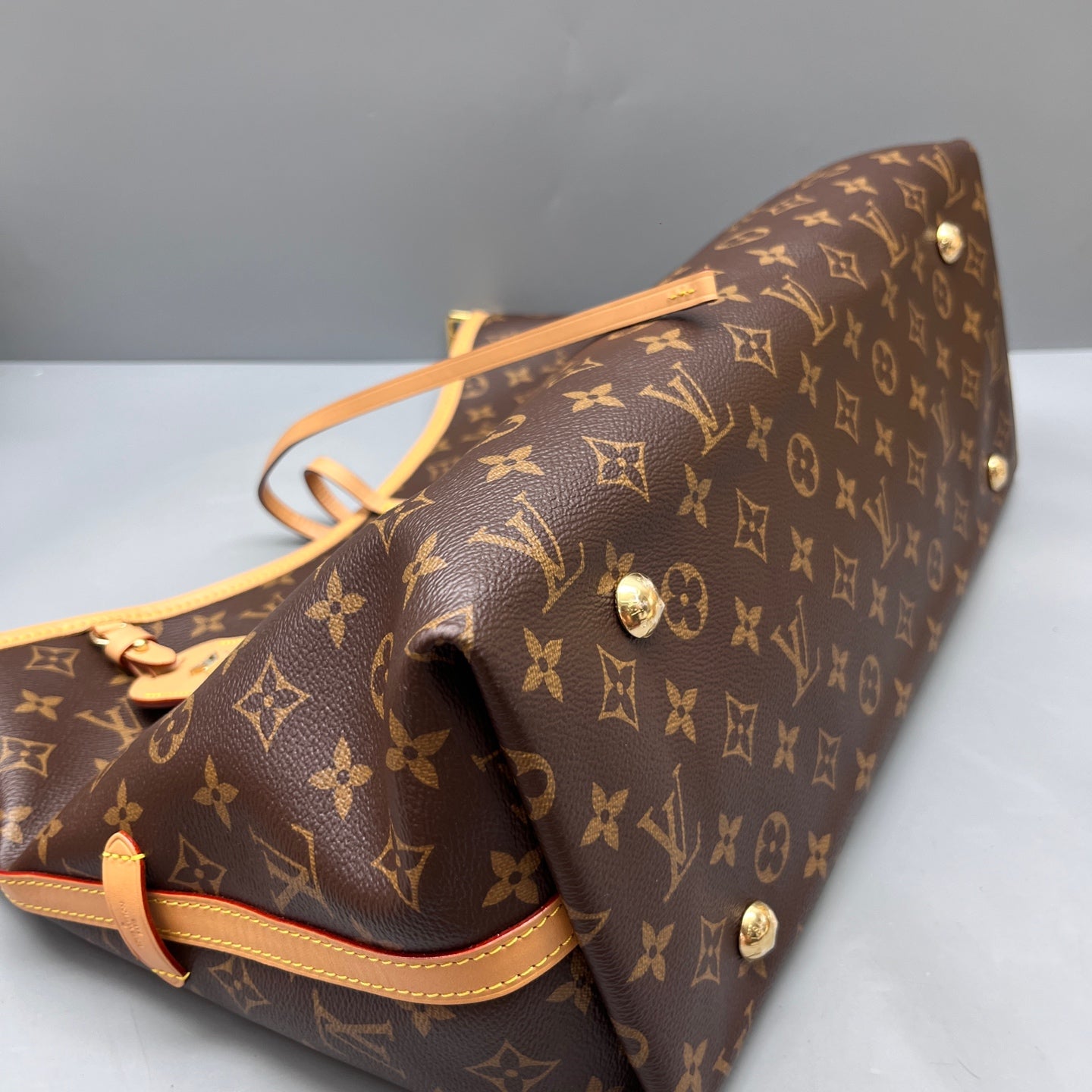 Louis Vuitton - Other - Leather - Brown - (medium)