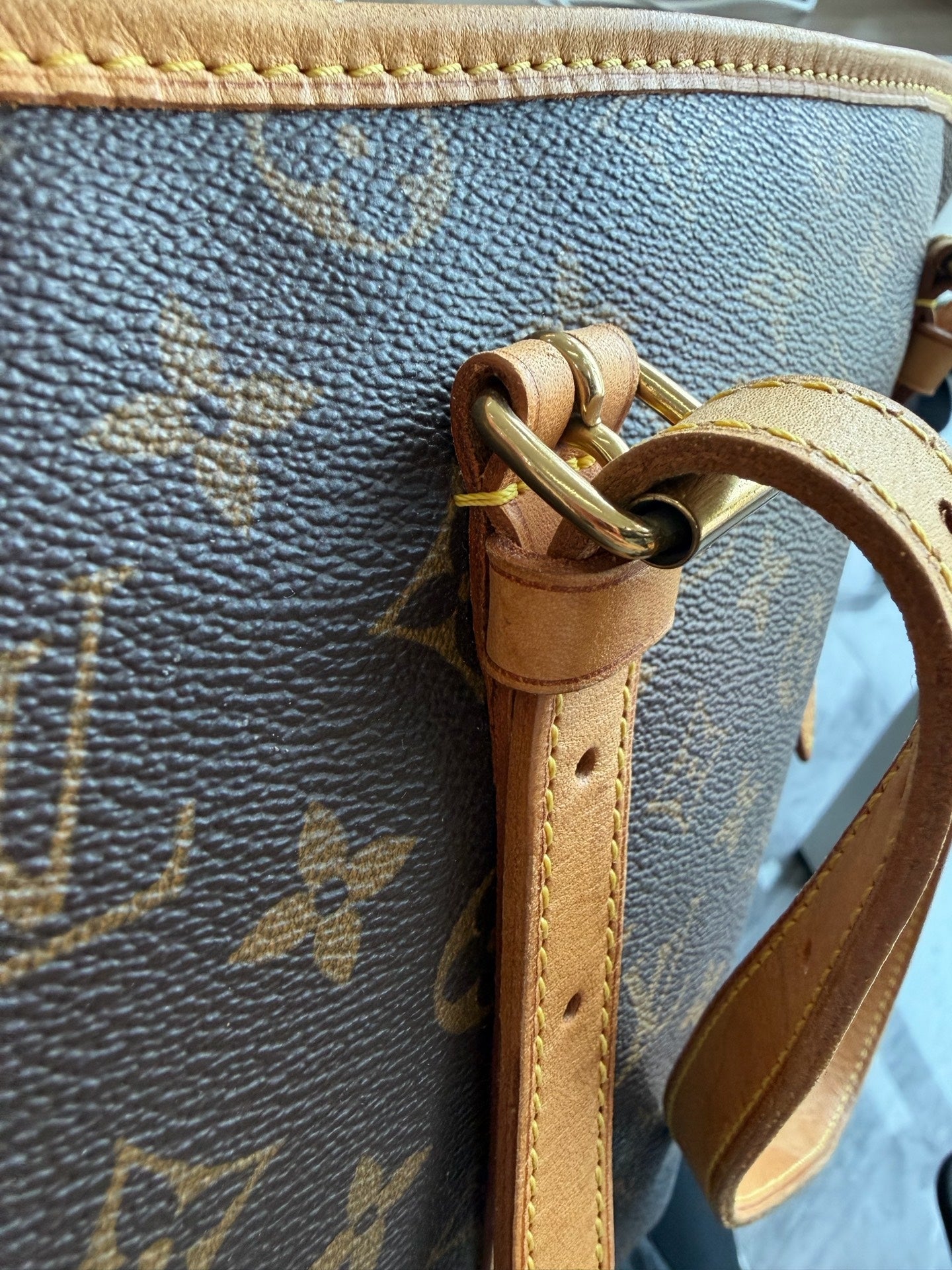 Louis Vuitton - Other - Leather - Brown - (medium)