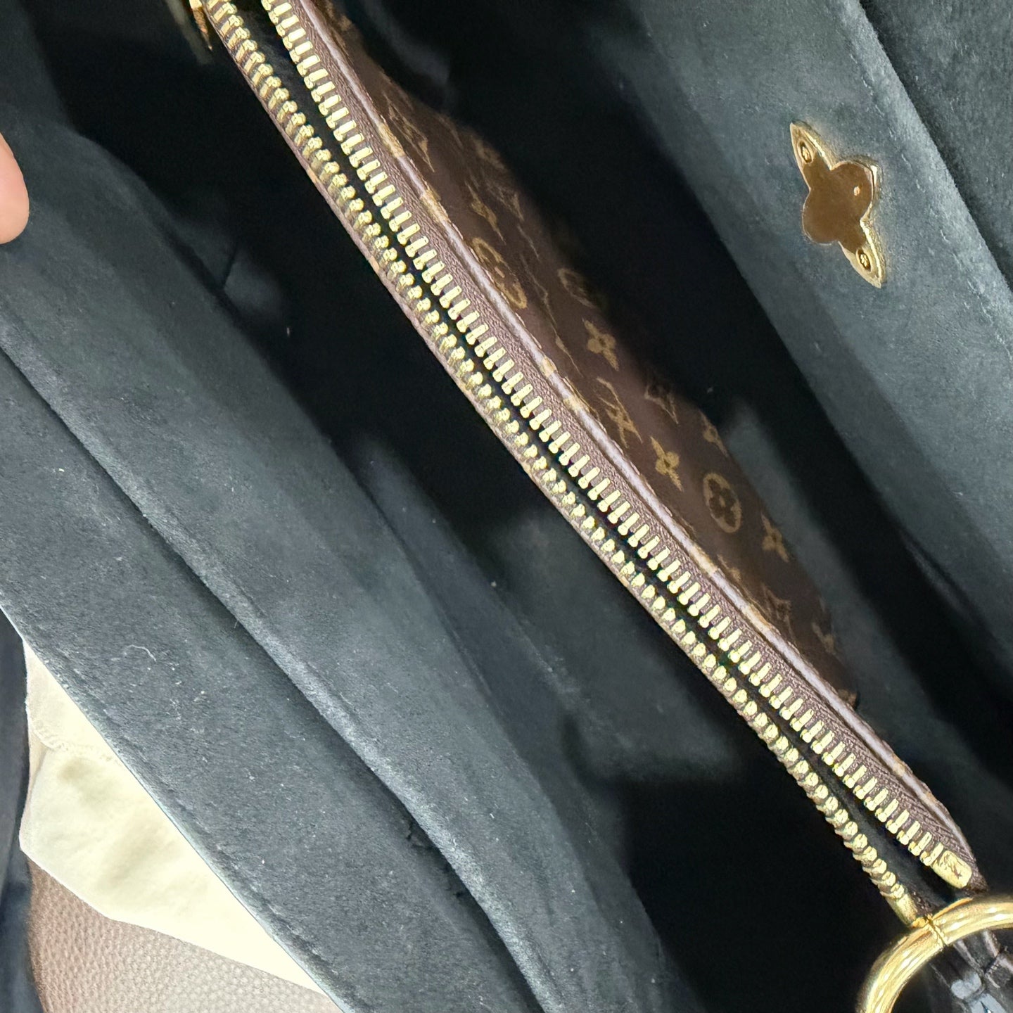 Louis Vuitton - Other - Leather - Brown - (medium)