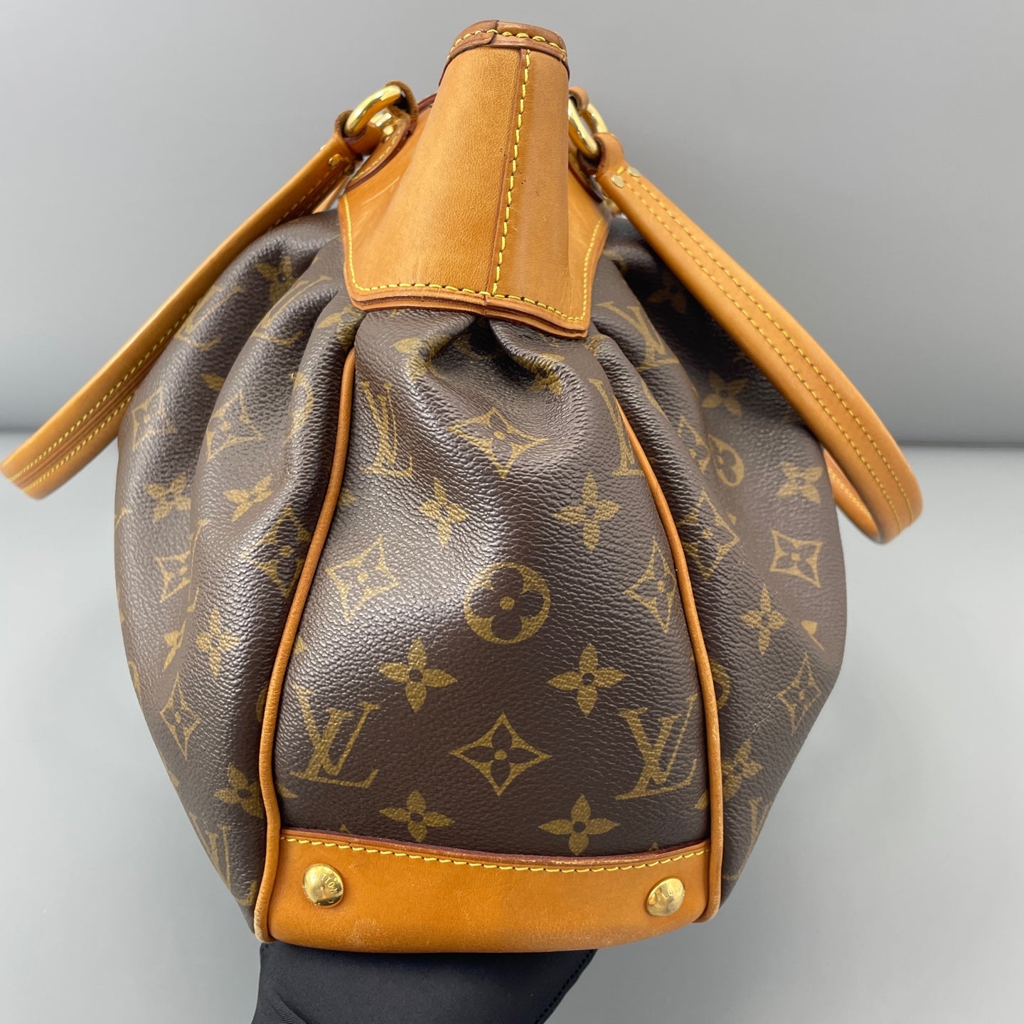 Louis Vuitton - Other - Leather - Brown - (medium)