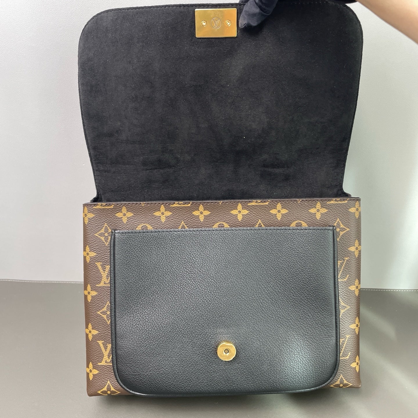 Louis Vuitton - Other - Leather - Brown - (medium)
