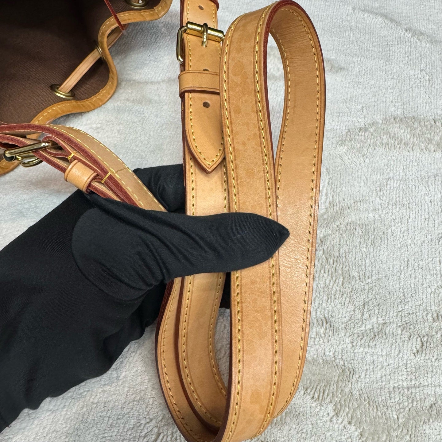 Louis Vuitton - Other - Leather - Brown - (medium)