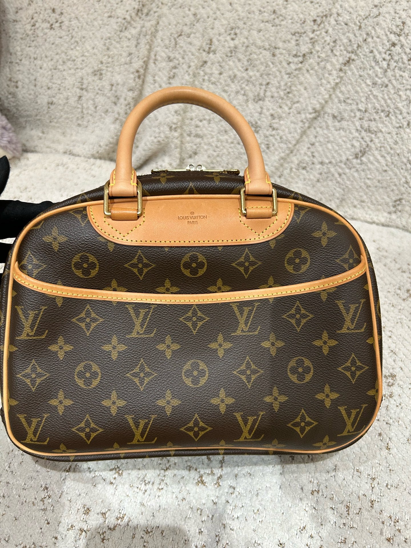 Louis Vuitton - Other - Leather - Brown - (medium)