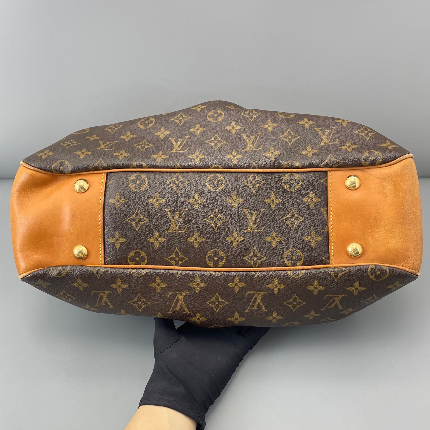 Louis Vuitton - Other - Leather - Brown - (medium)
