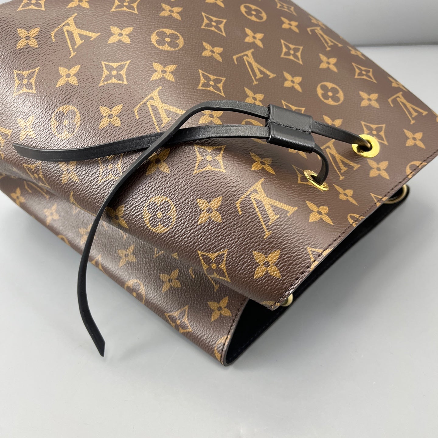 Louis Vuitton - Other - Leather - Brown - (medium)